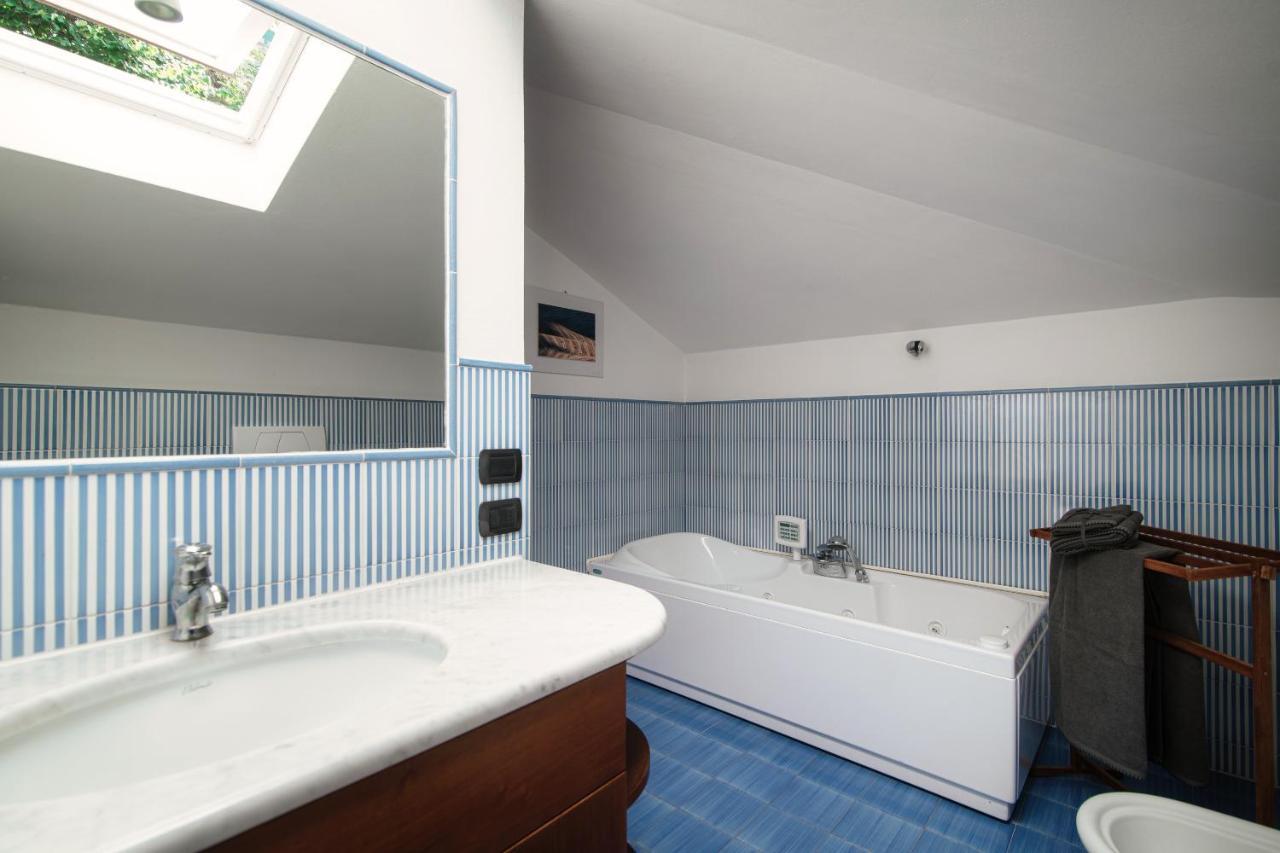 I D'A Charming Penthouse - Lake View- Como- House-130 Mt-2 Double Bedrooms And 2 Double Bathrooms A Spacious Living Room-Full Equipped Kitchen-Private Garden And Terrace-Private Covered Parking Bagian luar foto