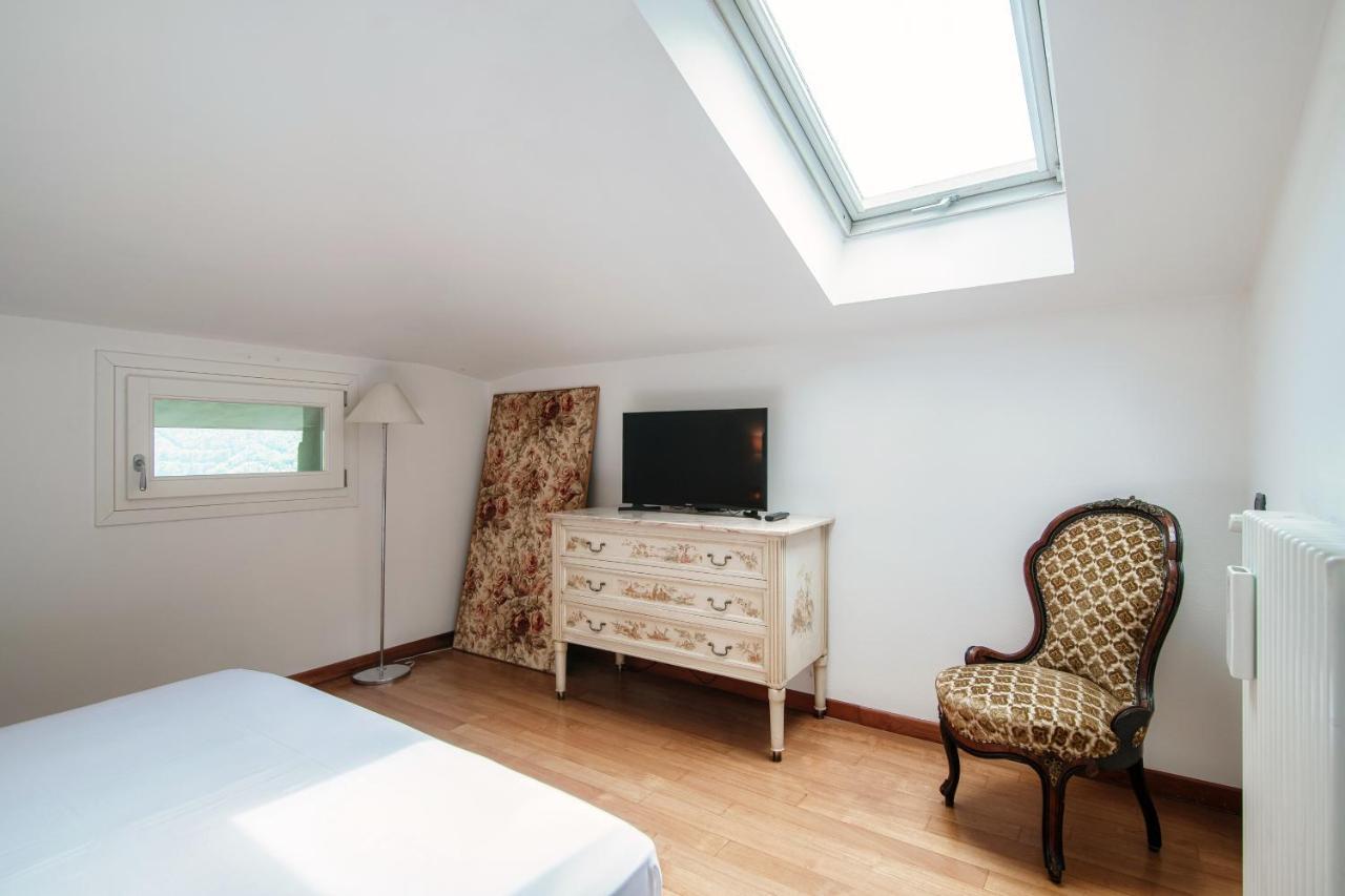 I D'A Charming Penthouse - Lake View- Como- House-130 Mt-2 Double Bedrooms And 2 Double Bathrooms A Spacious Living Room-Full Equipped Kitchen-Private Garden And Terrace-Private Covered Parking Bagian luar foto