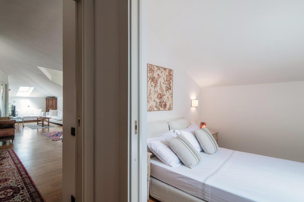 I D'A Charming Penthouse - Lake View- Como- House-130 Mt-2 Double Bedrooms And 2 Double Bathrooms A Spacious Living Room-Full Equipped Kitchen-Private Garden And Terrace-Private Covered Parking Bagian luar foto
