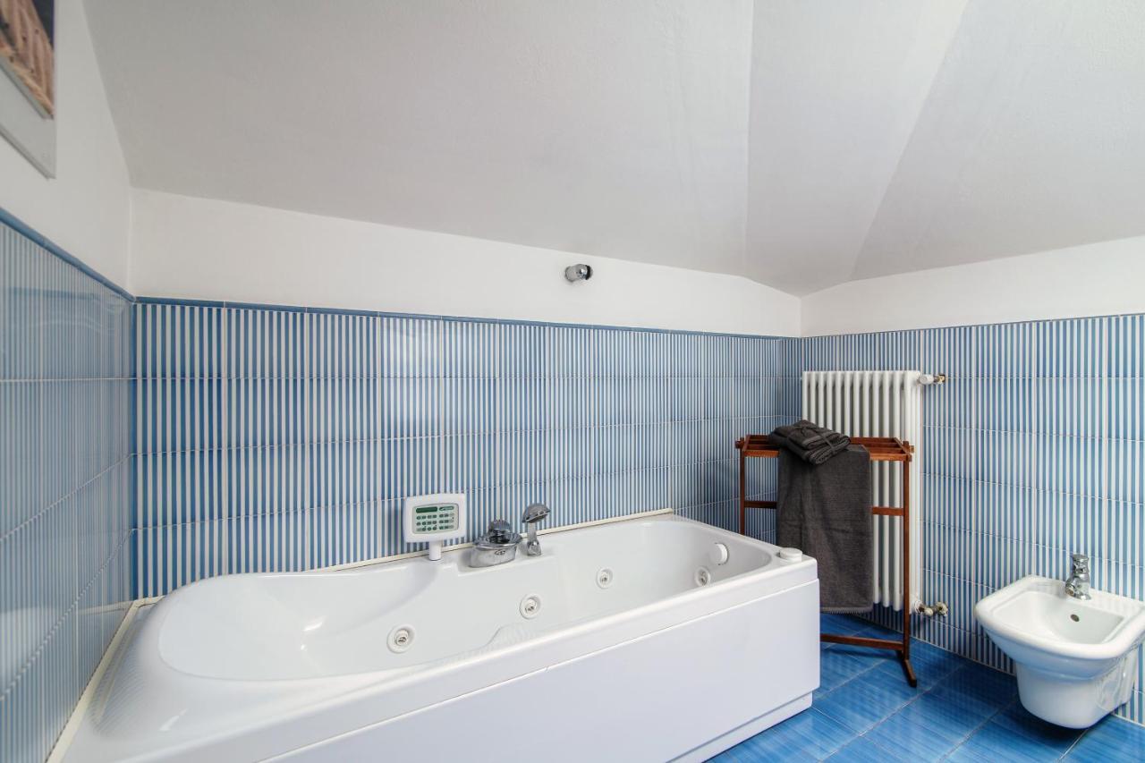 I D'A Charming Penthouse - Lake View- Como- House-130 Mt-2 Double Bedrooms And 2 Double Bathrooms A Spacious Living Room-Full Equipped Kitchen-Private Garden And Terrace-Private Covered Parking Bagian luar foto