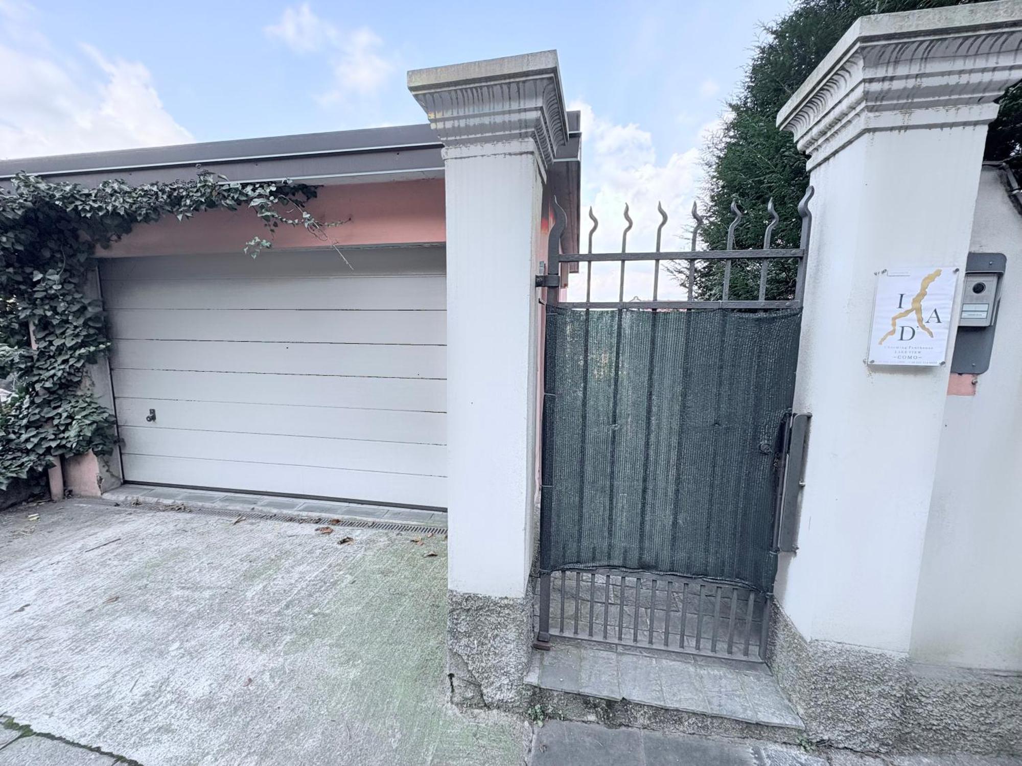 I D'A Charming Penthouse - Lake View- Como- House-130 Mt-2 Double Bedrooms And 2 Double Bathrooms A Spacious Living Room-Full Equipped Kitchen-Private Garden And Terrace-Private Covered Parking Bagian luar foto